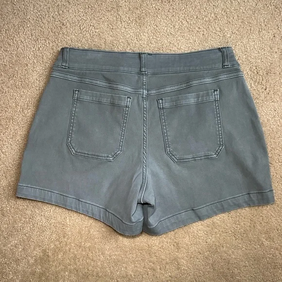 SPANX Women's Gray Cargo Shorts - Picture 4 of 4